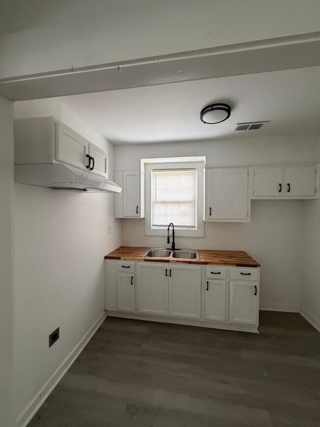 Building Photo - 776 Kippley St