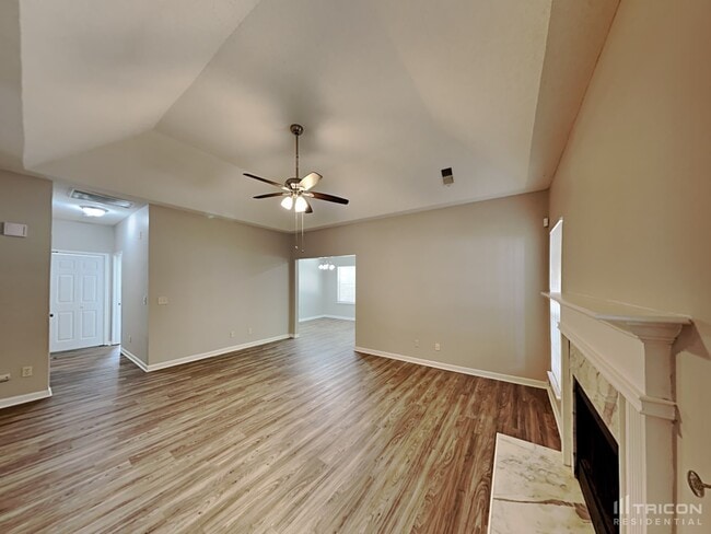 Building Photo - 101 Royal Crest Dr