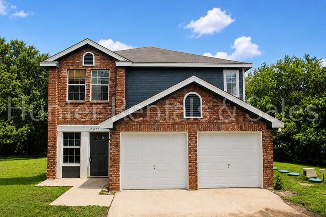 Building Photo - Country Living!