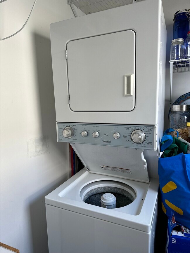 Washer dryer - 1600 W Camplain Rd