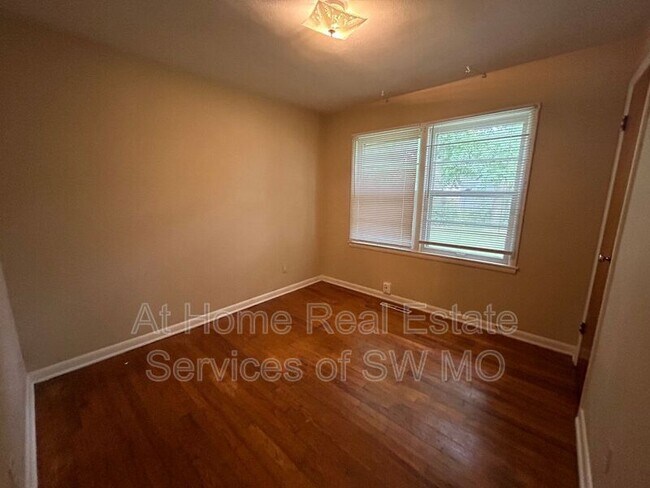 Foto del edificio - 306 W Lindberg St