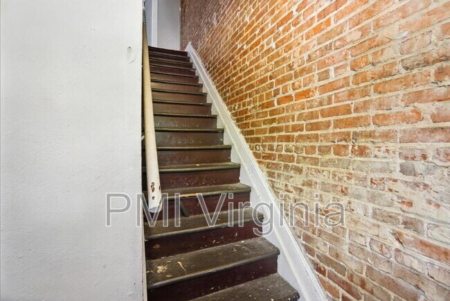 Building Photo - 318 Dinwiddie St