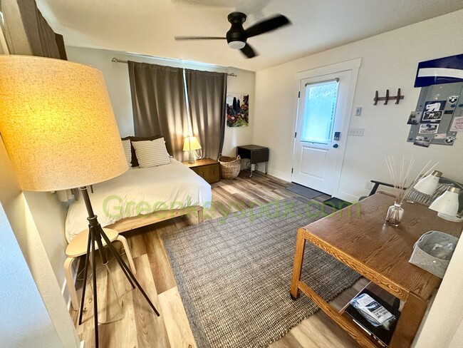 Building Photo - Cute Fully Furnished 1-Bedroom Unit in a T...