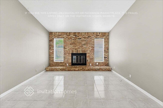 Foto del edificio - 13325 Kingsbury Dr