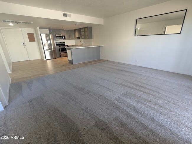 Foto del edificio - 7910 E Camelback Rd