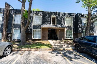 Building Photo - 6816 S Toledo Ave