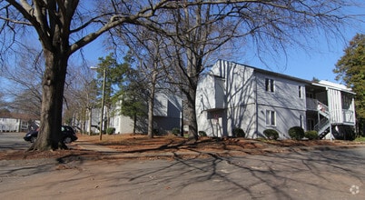Building Photo - Sharon Lakes