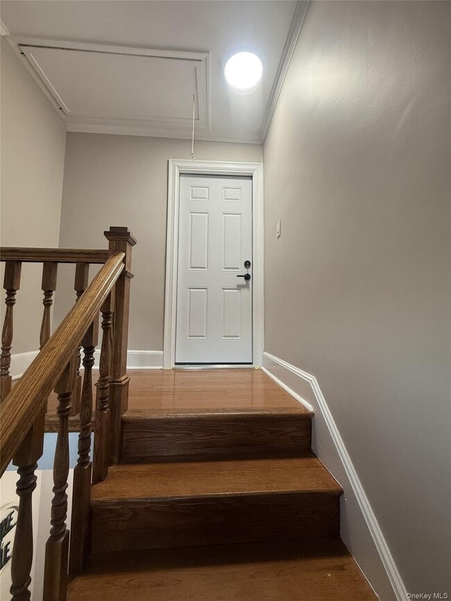 Building Photo - 260 Gainsborg Ave