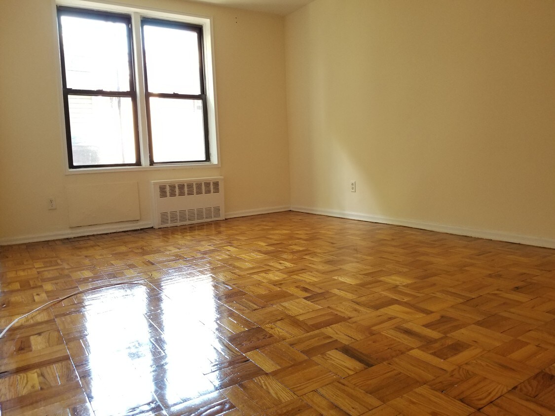Primary Photo - 30 Bay 29th St