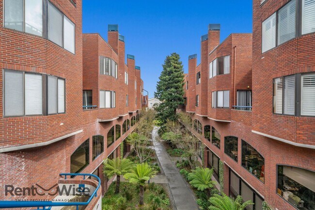 Foto del edificio - 640 Davis St