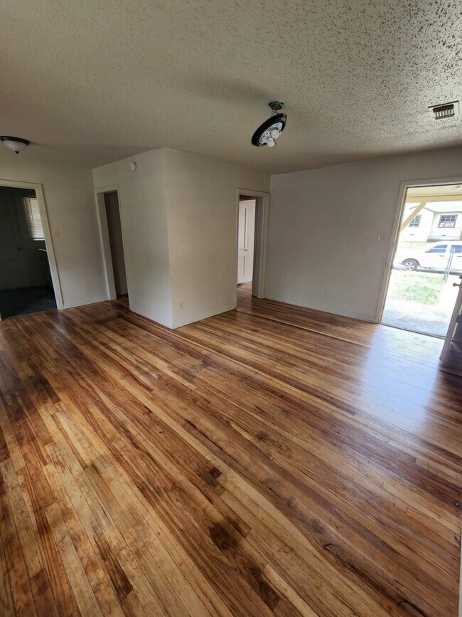 Building Photo - 2644 Canberra Ct