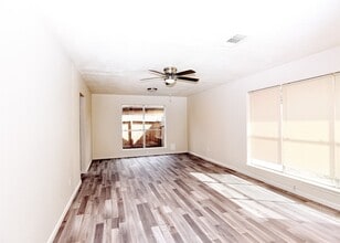 Building Photo - 194 Moonridge Dr