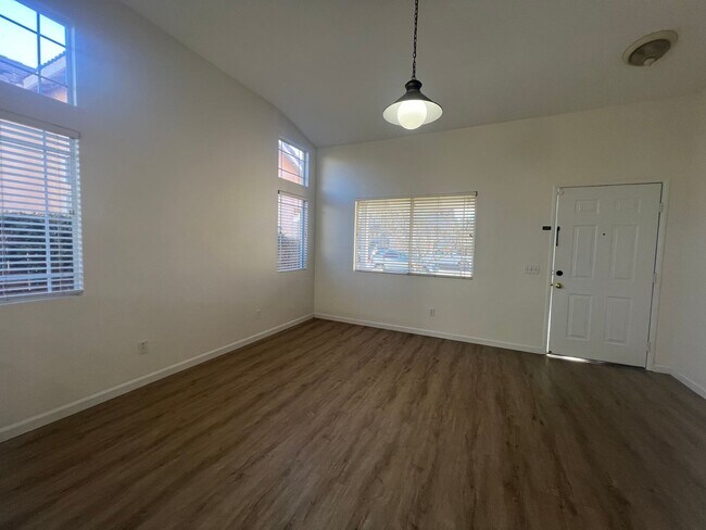 Foto del edificio - Beautiful upgraded 3 bedroom in Mission Grove!