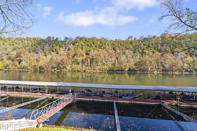 Building Photo - 184 River Point Rd