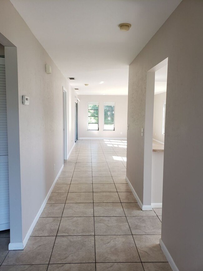 Building Photo - WR-16 Gebel 1101 Duplex