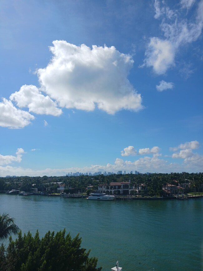 Foto del edificio - 6770 Indian Creek Dr