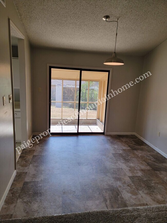 Foto del edificio - 605 Cooper Estates Dr