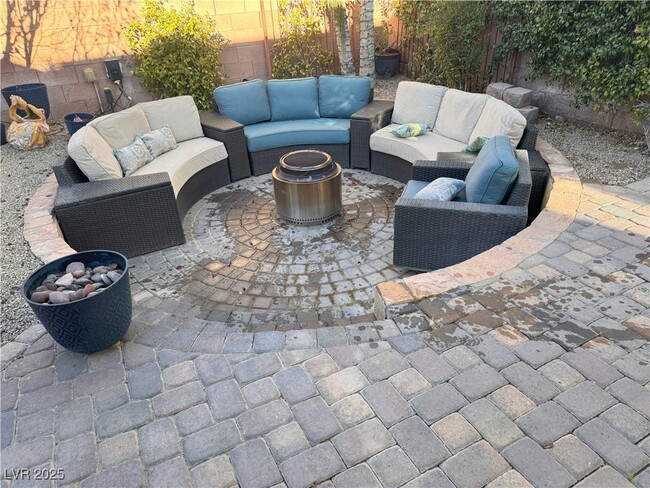 Foto del edificio - 2732 Port Lewis Ave