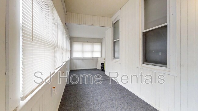 Foto del edificio - 702 Parry Ave