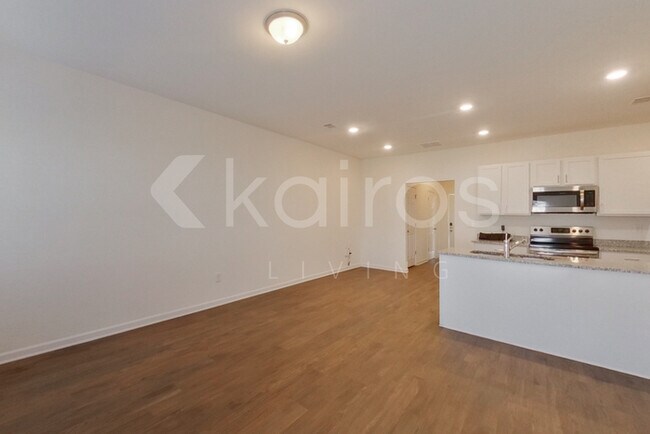 Building Photo - 226 Long Is Dr