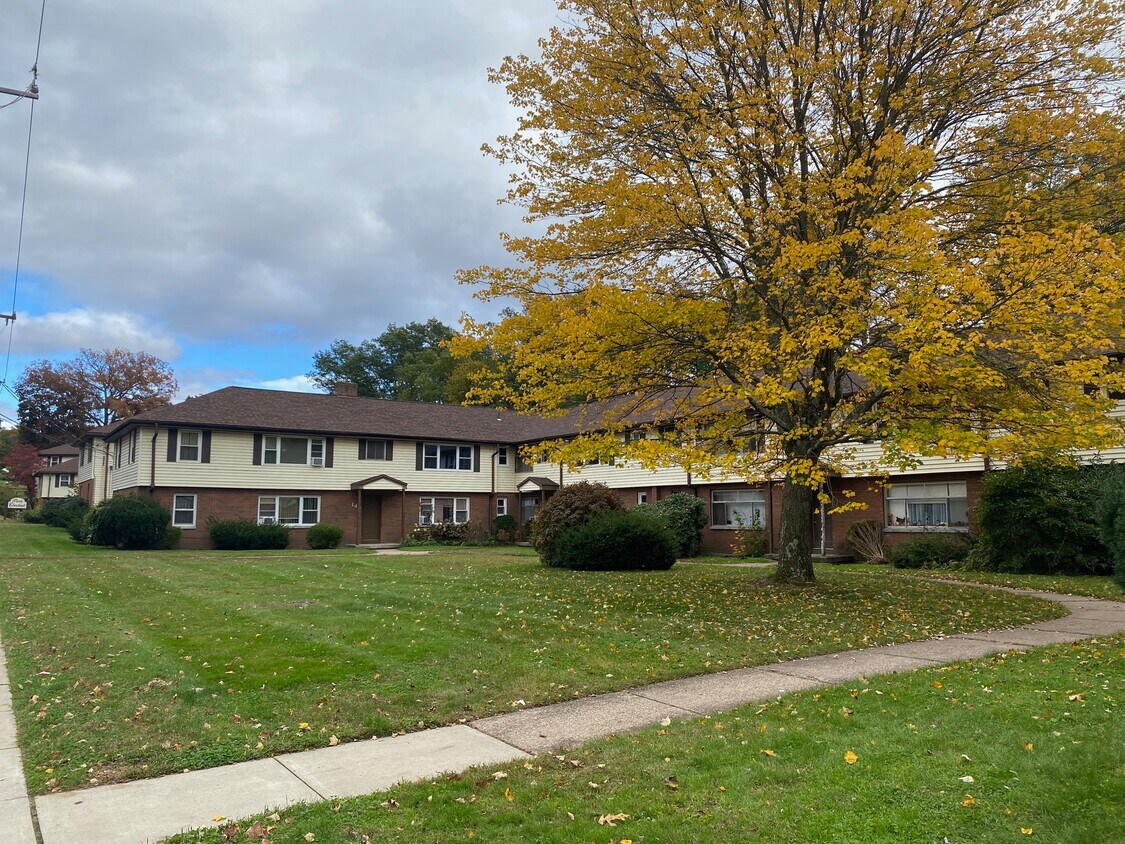 146 Park St Unit B2, Manchester, CT 06040 Condo for Rent in