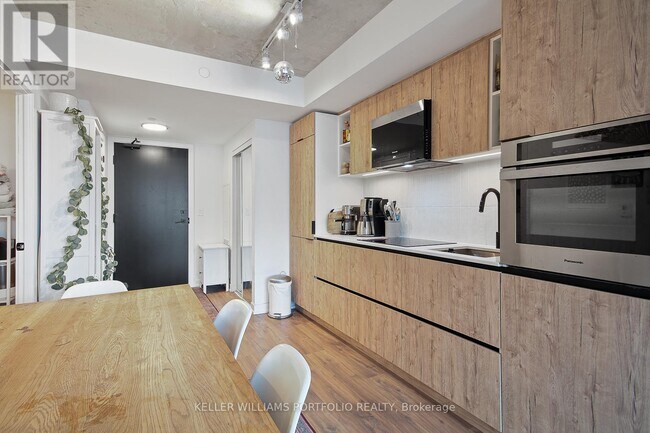 Photo du bâtiment - 2 Augusta Ave