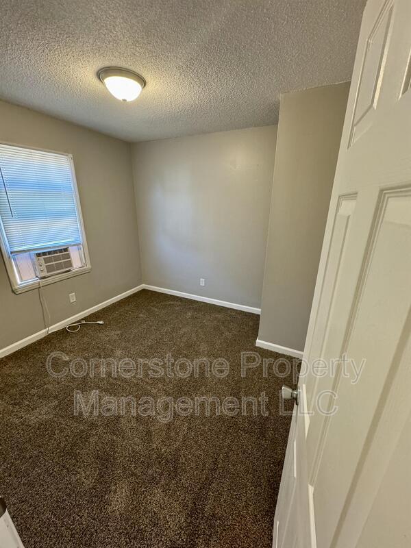 Foto del edificio - 8170 Oak Dr
