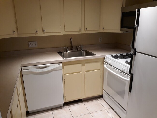 Foto del edificio - 57 Broadlawn Park