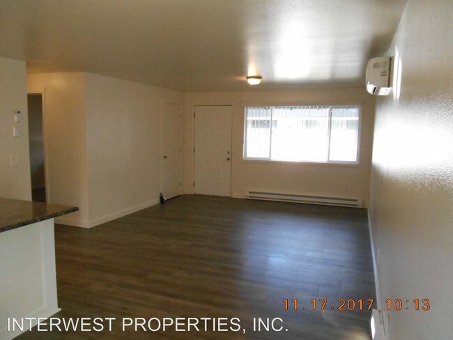 Building Photo - 861-893 Chemawa Rd N