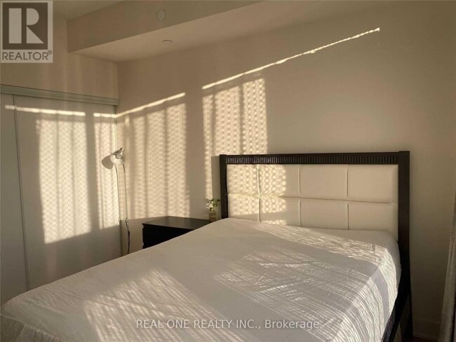 Building Photo - 88 Sheppard Ave E