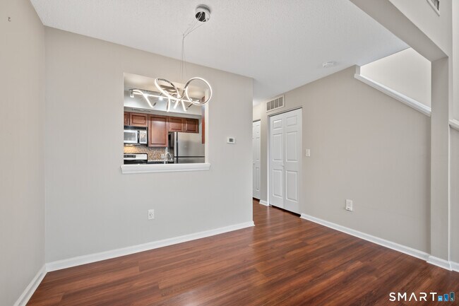 Foto del edificio - 1690 Dixwell Ave