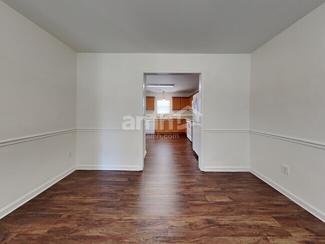 Building Photo - 1843 Longmont Dr