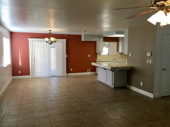 Building Photo - 6247 N Cornelia Ave