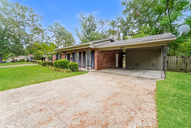 Foto del edificio - 1527 Springridge Dr