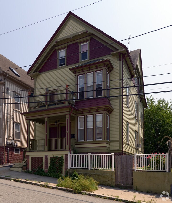 123129 Pleasant St, Providence, RI 02906 Apartments in Providence