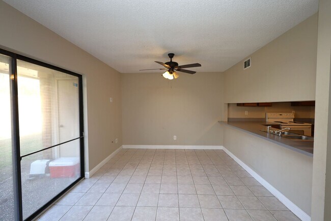 Building Photo - 1307 Baytree Dr