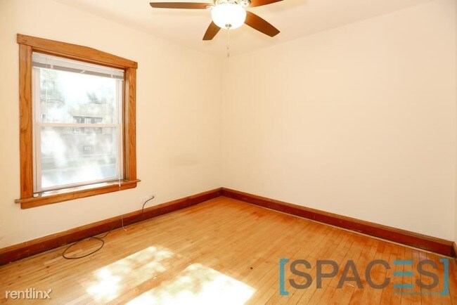 Building Photo - 3458 W Wrightwood Ave