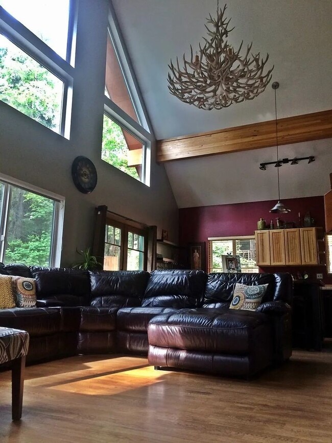 Building Photo - Charming 2-Bedroom Home with Mother-In-Law...