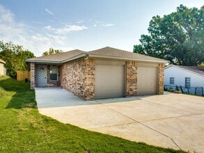 Building Photo - 8004-8006 Doreen Ave