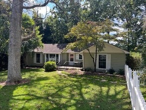 Building Photo - 713 Maybank Dr