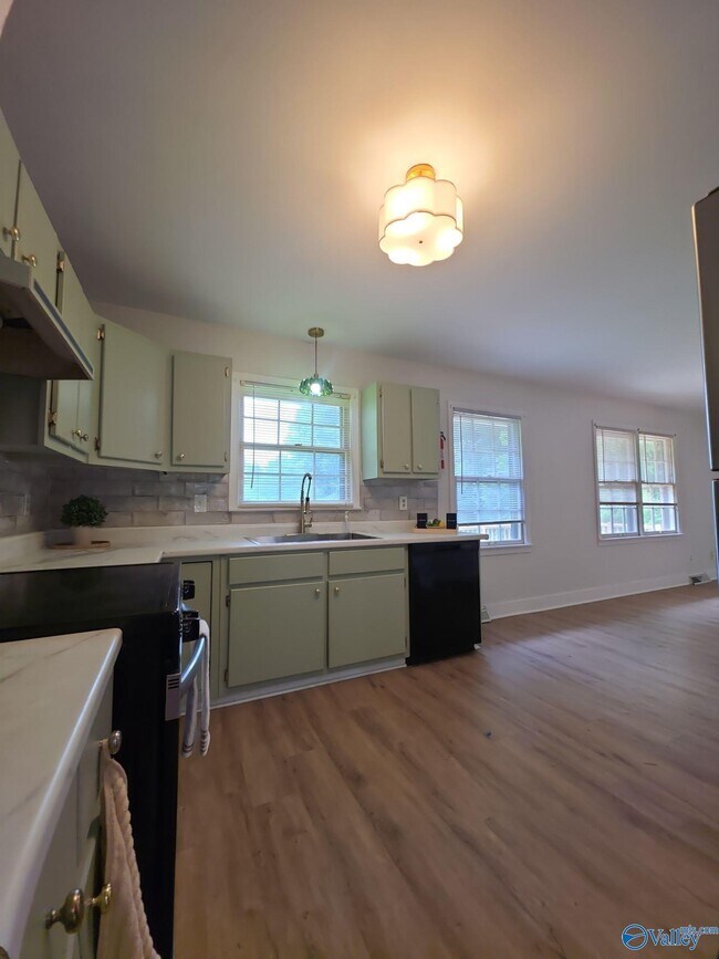 Building Photo - 2613 Skyline Dr NW