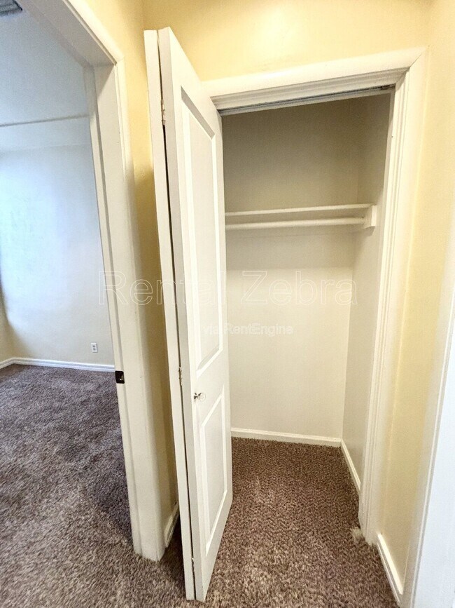 Foto del edificio - 317 W Main St