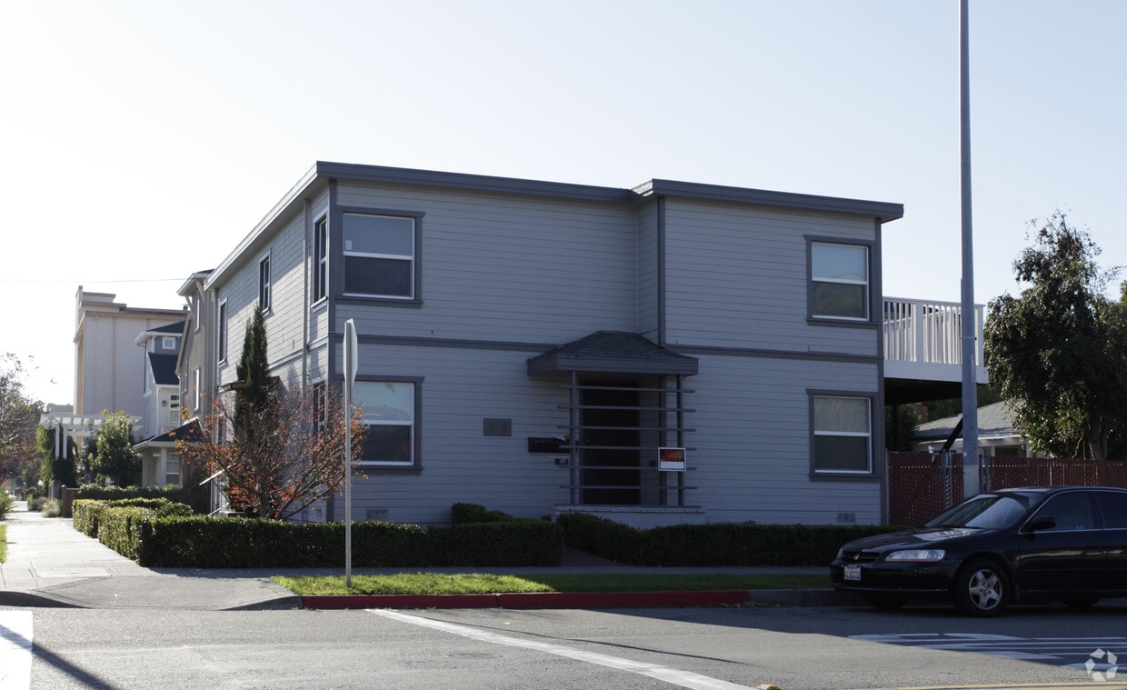 Primary Photo - 305 W Juana Ave