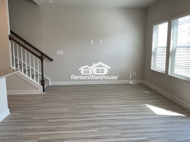 Foto del edificio - 5042 Kellaher Pl