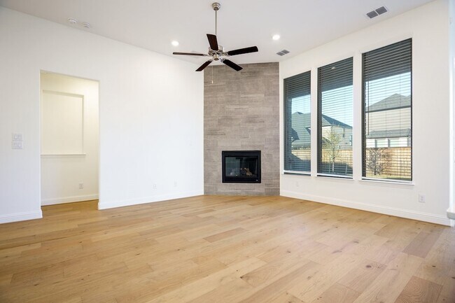 Foto del edificio - 7470 Sanctuary Dr