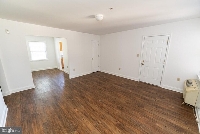 Building Photo - 804 Travers St