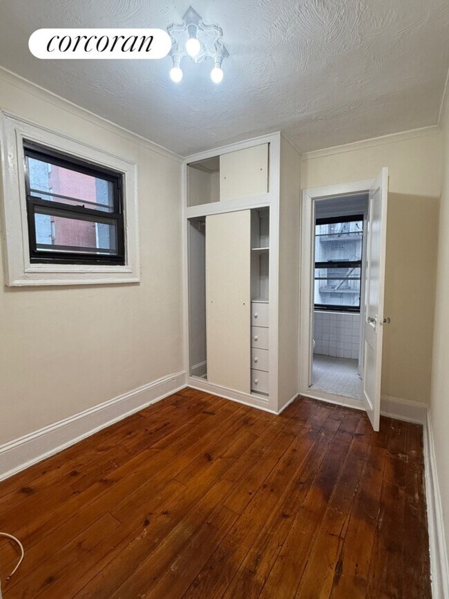 Building Photo - 532 W 50th St