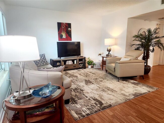 Building Photo - 2467 Finlandia Ln