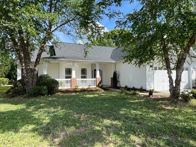 Building Photo - 8813 Castle Cliff Dr