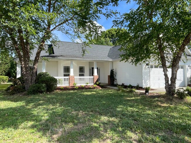 Foto del edificio - 8813 Castle Cliff Dr